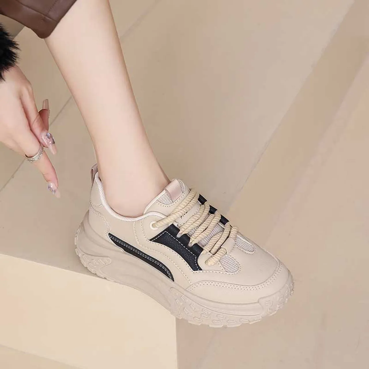 Black casual thread accents shoe sneaker