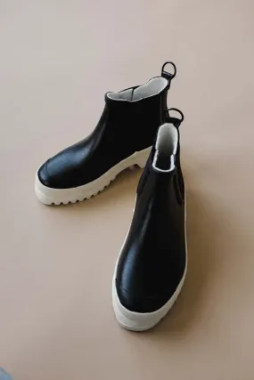 CHELSEA WINTERWALKER RAIN BOOT - BLACK/WHITE