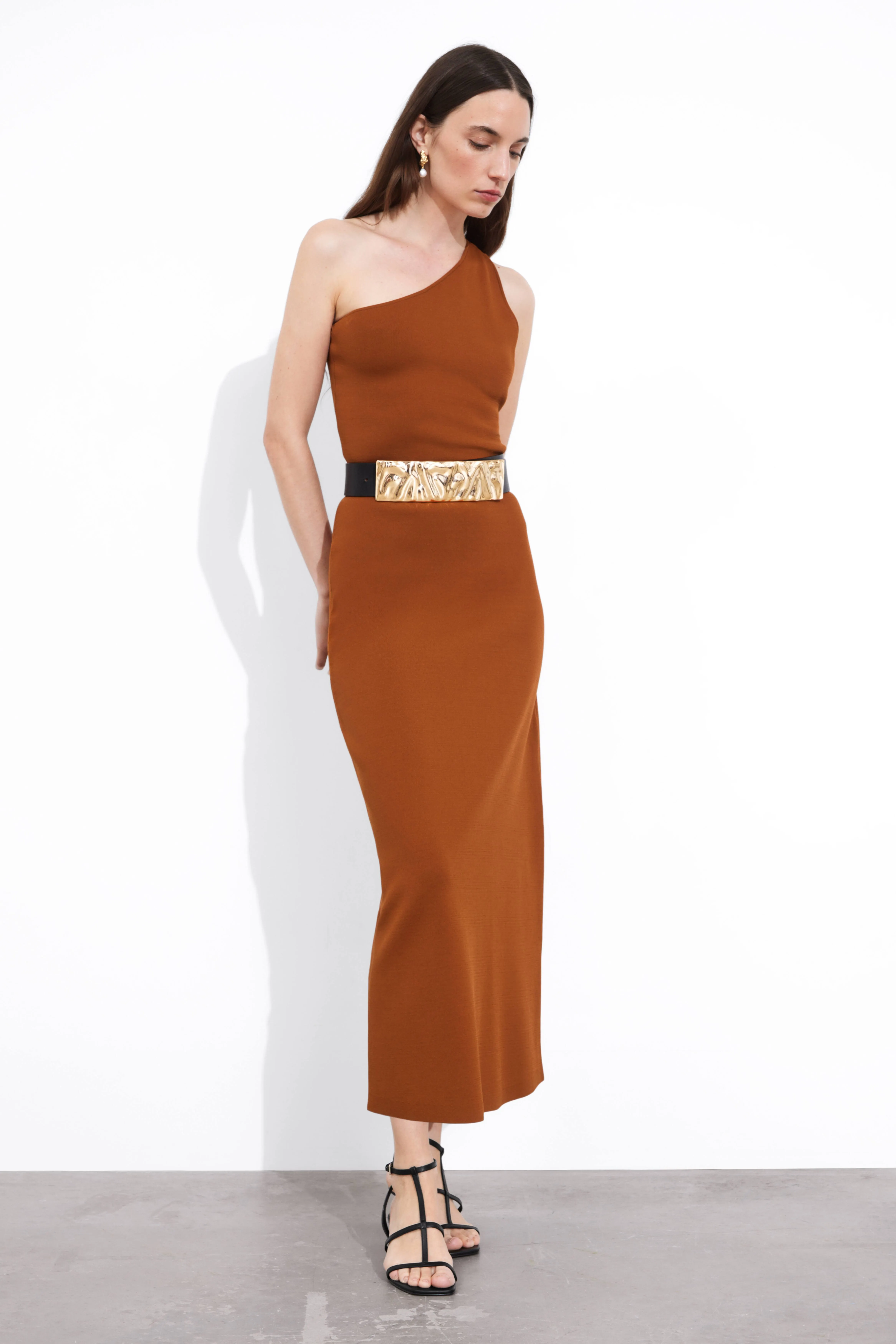 One-Shoulder Midi Dress - Asymmetric neckline - Sleeveless - Brown - Ladies | H&M GB