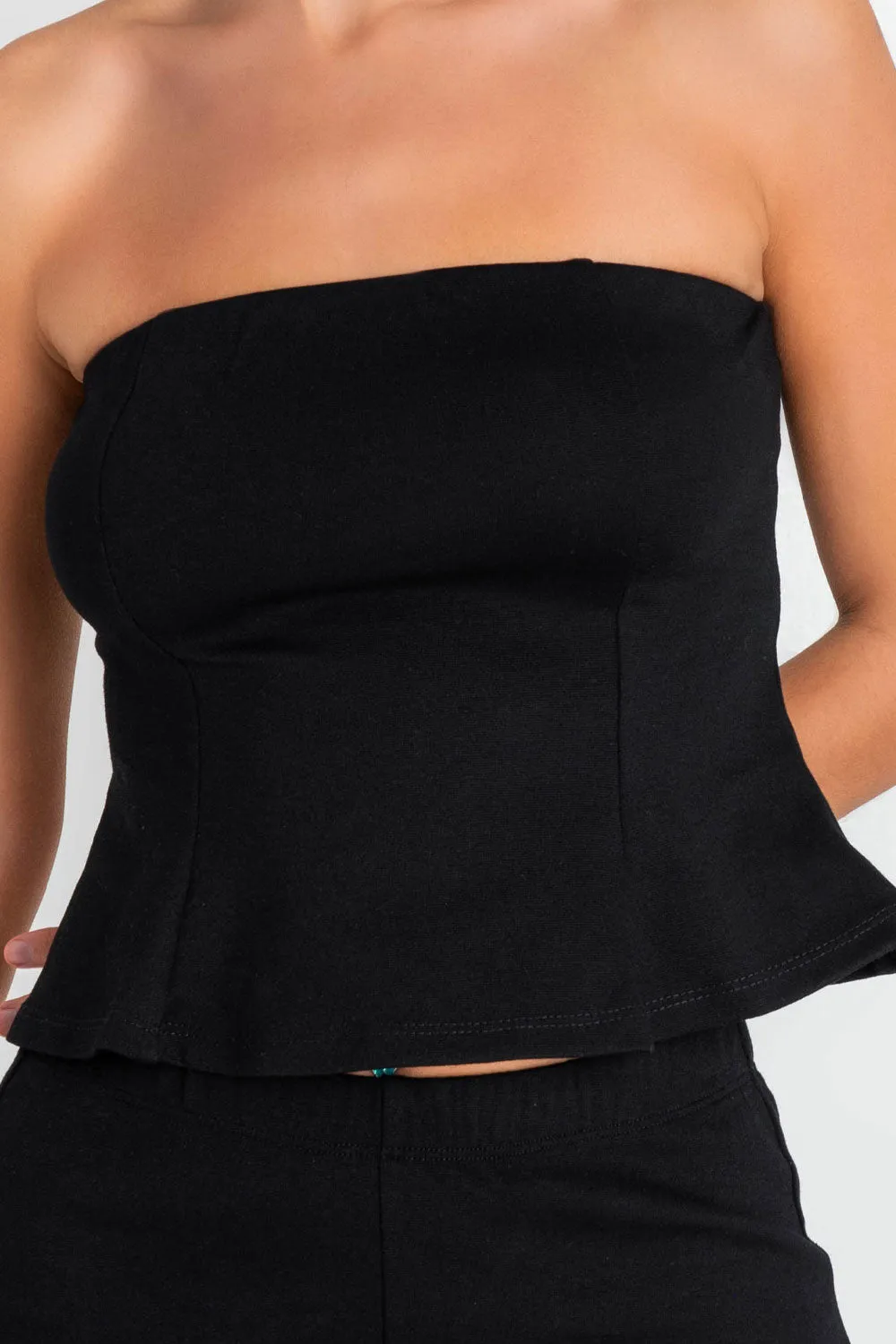 Top tubo peplum con cortes olanes